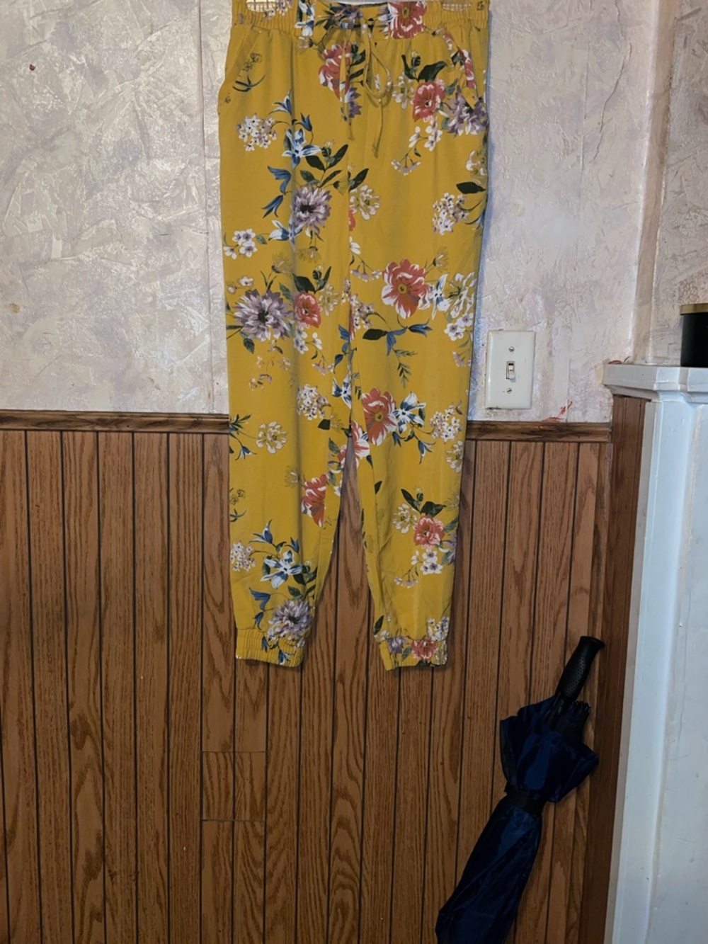 Yellow & multi color floral one by chapter one pants (xs/tp)